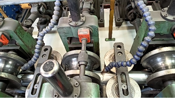 不銹鋼焊管與無縫管價(jià)格差異之謎！